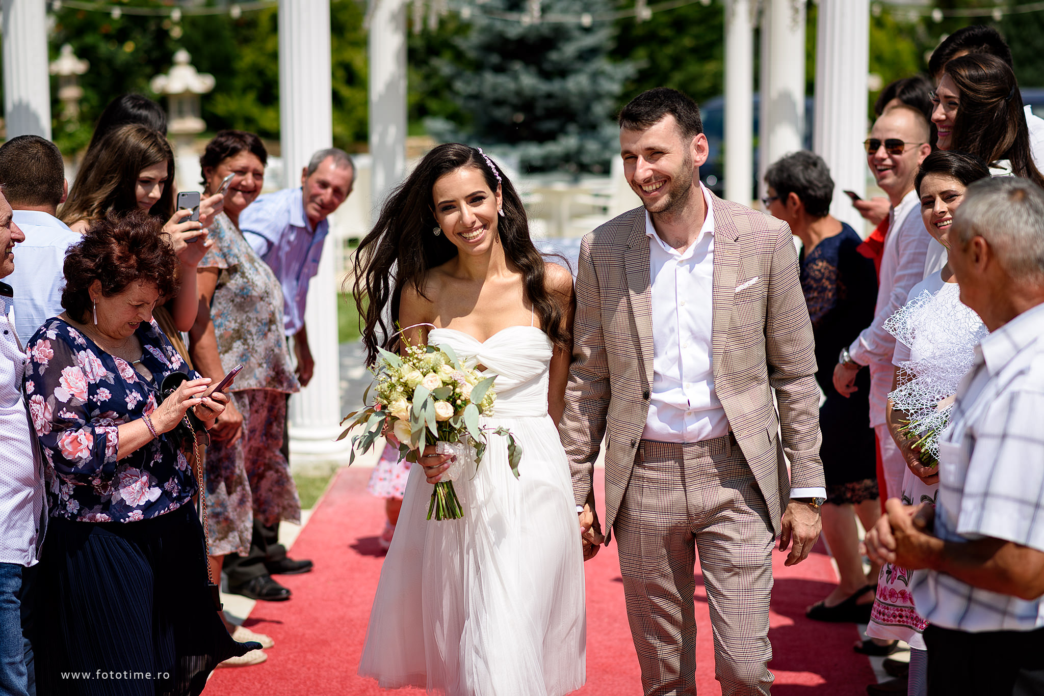 Imagine Fotografii-cununie-civila-in-aer-liber-Bucuresti1.jpg
